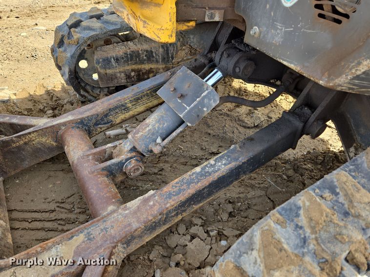 image for item DT7072 2008 New Holland E35B mini excavator