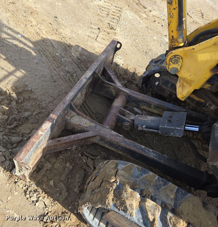 image for item DT7072 2008 New Holland E35B mini excavator