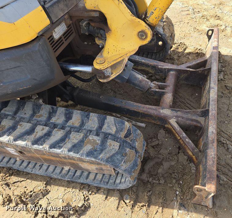 image for item DT7072 2008 New Holland E35B mini excavator