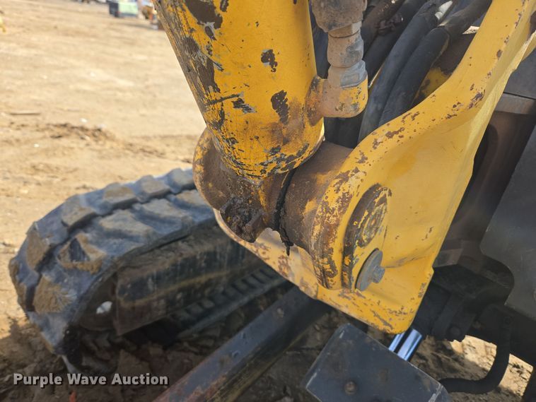 image for item DT7072 2008 New Holland E35B mini excavator