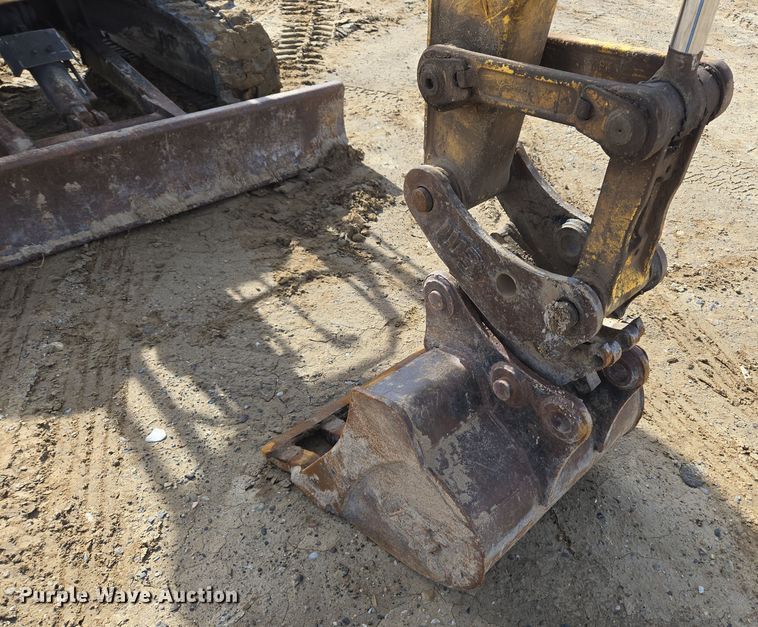 image for item DT7072 2008 New Holland E35B mini excavator