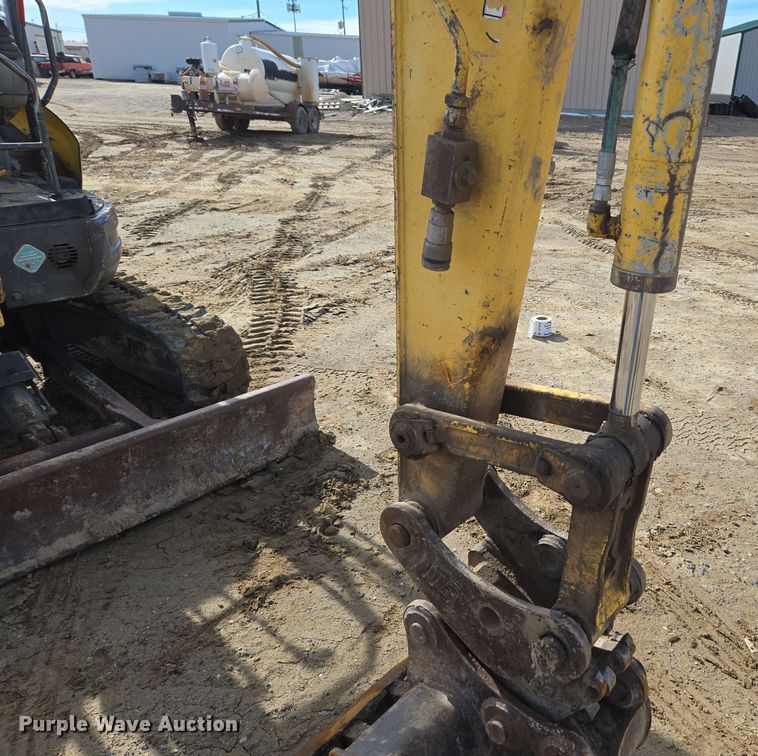 image for item DT7072 2008 New Holland E35B mini excavator