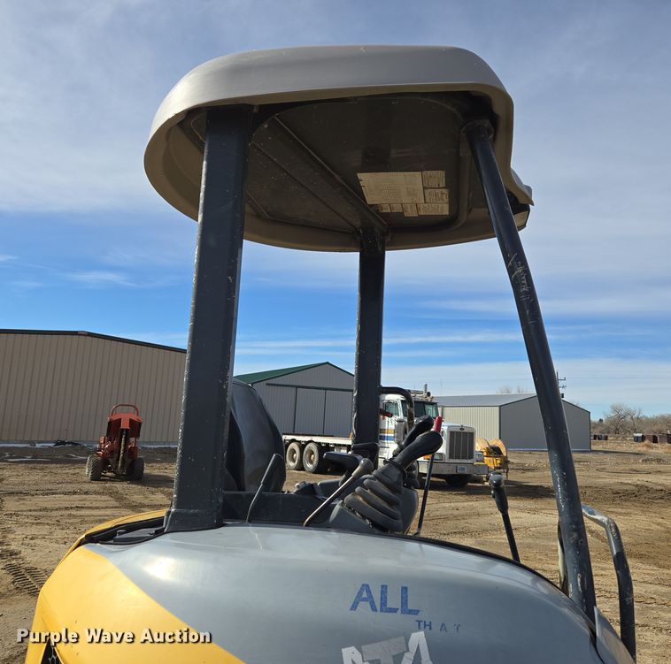 image for item DT7072 2008 New Holland E35B mini excavator