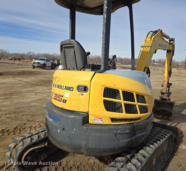 image for item DT7072 2008 New Holland E35B mini excavator