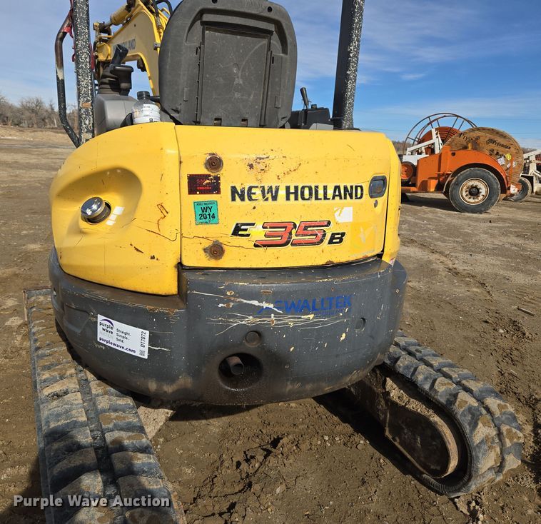 image for item DT7072 2008 New Holland E35B mini excavator