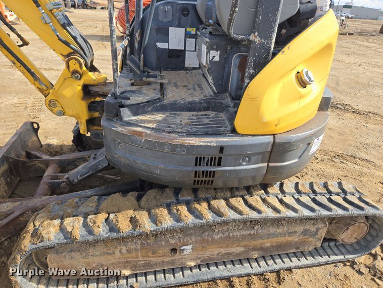 image for item DT7072 2008 New Holland E35B mini excavator