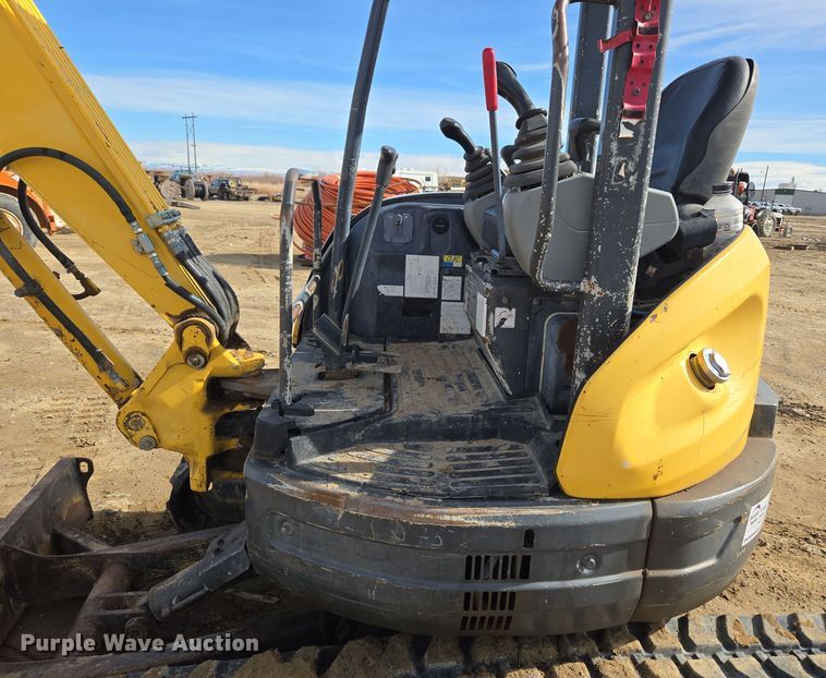 image for item DT7072 2008 New Holland E35B mini excavator