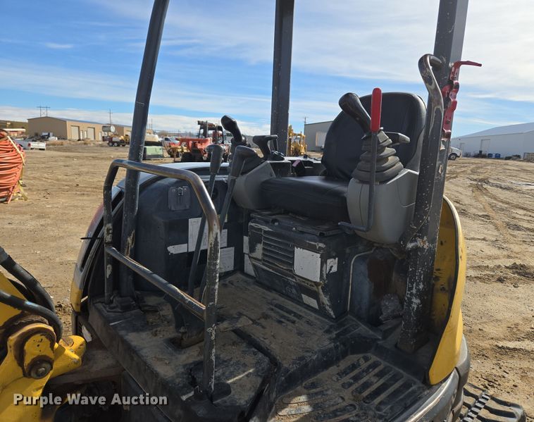 image for item DT7072 2008 New Holland E35B mini excavator