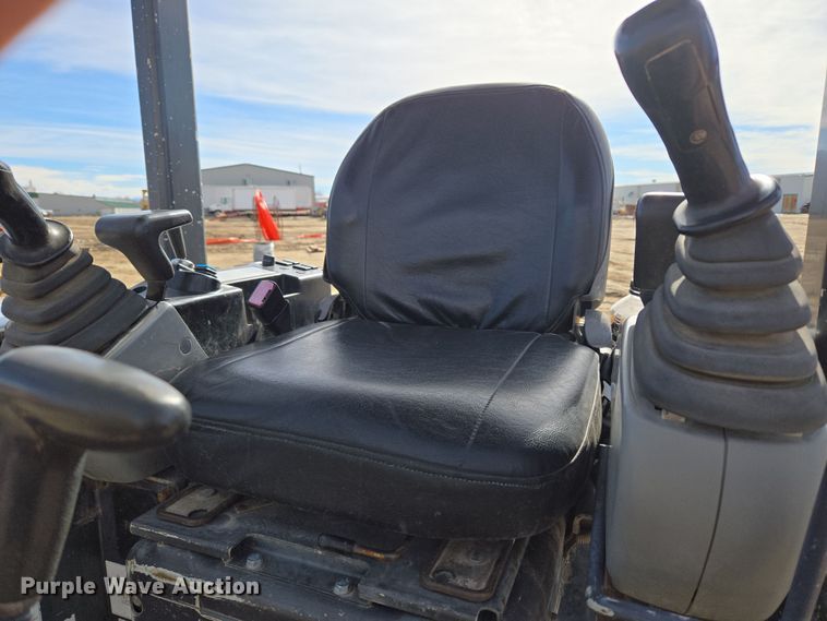 image for item DT7072 2008 New Holland E35B mini excavator