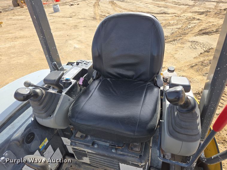 image for item DT7072 2008 New Holland E35B mini excavator