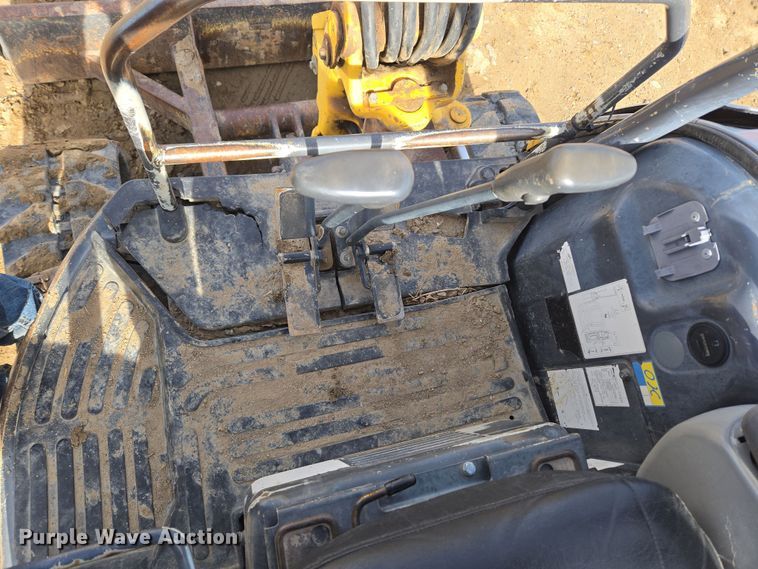 image for item DT7072 2008 New Holland E35B mini excavator