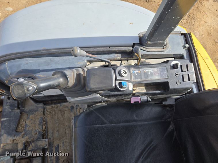 image for item DT7072 2008 New Holland E35B mini excavator