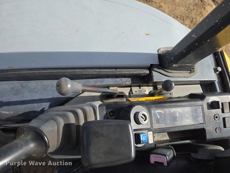 image for item DT7072 2008 New Holland E35B mini excavator