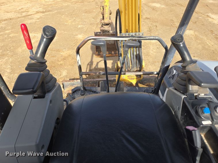 image for item DT7072 2008 New Holland E35B mini excavator