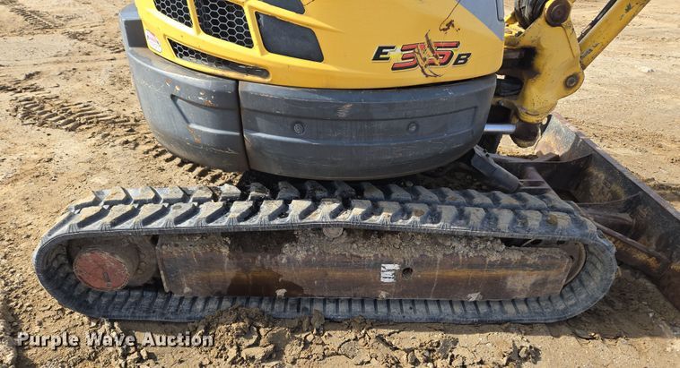 image for item DT7072 2008 New Holland E35B mini excavator