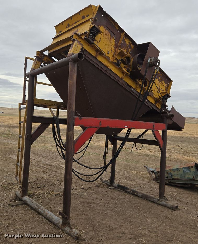 image for item DT7075 Peerless Conveyor DD488 vibratory screen