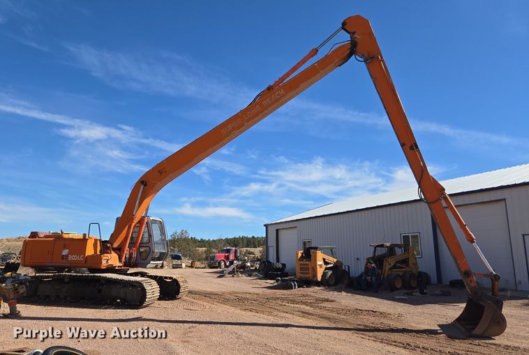 image for item DT7085 Hitachi EX200LC-2 long reach excavator