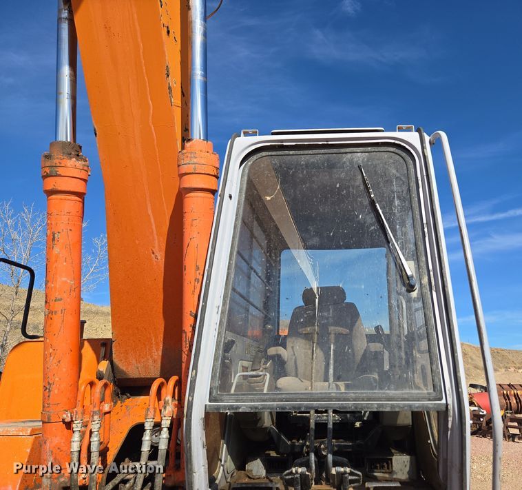 image for item DT7085 Hitachi EX200LC-2 long reach excavator