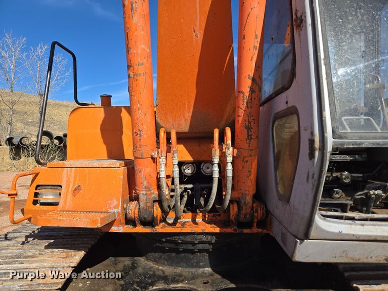 image for item DT7085 Hitachi EX200LC-2 long reach excavator
