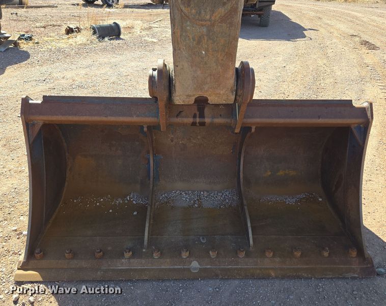 image for item DT7085 Hitachi EX200LC-2 long reach excavator