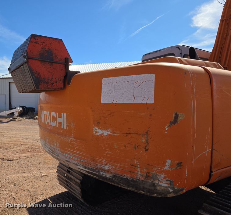 image for item DT7085 Hitachi EX200LC-2 long reach excavator