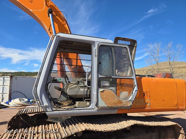 image for item DT7085 Hitachi EX200LC-2 long reach excavator