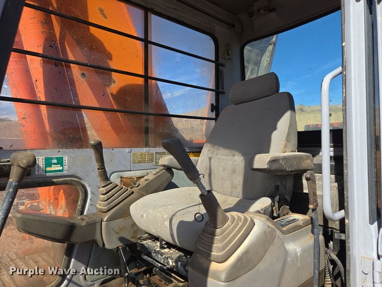 image for item DT7085 Hitachi EX200LC-2 long reach excavator