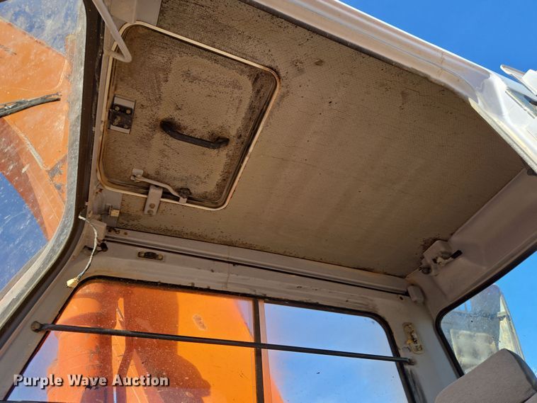 image for item DT7085 Hitachi EX200LC-2 long reach excavator