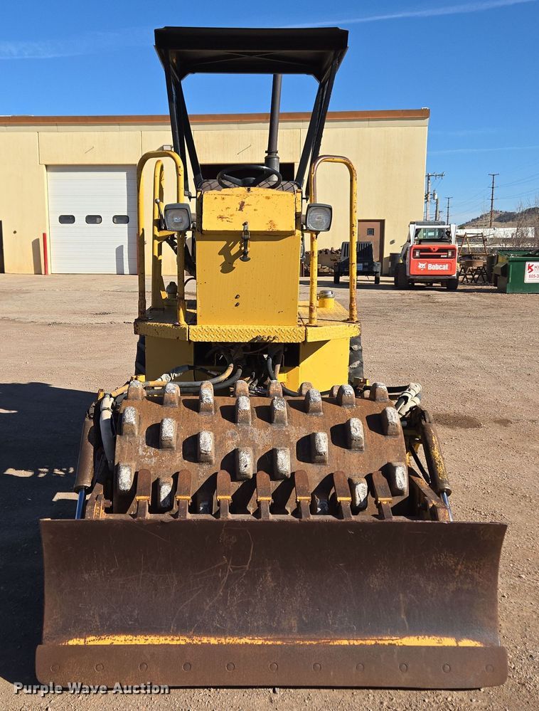 image for item DT7087 1993 Caterpillar  CP-323 single drum vibratory roller