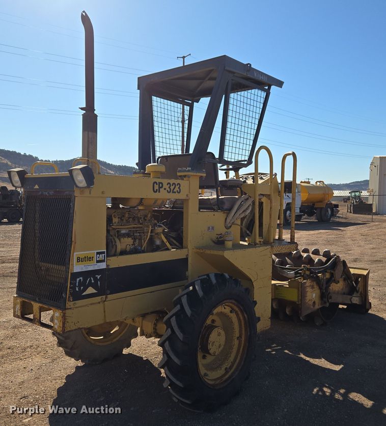 image for item DT7087 1993 Caterpillar  CP-323 single drum vibratory roller