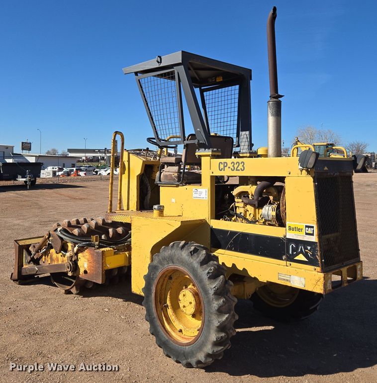 image for item DT7087 1993 Caterpillar  CP-323 single drum vibratory roller