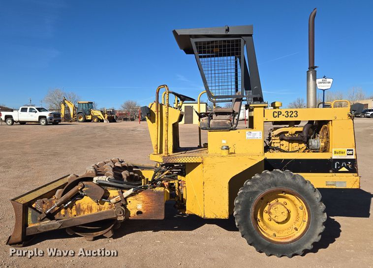 image for item DT7087 1993 Caterpillar  CP-323 single drum vibratory roller