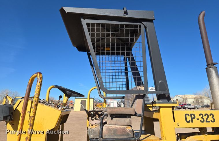 image for item DT7087 1993 Caterpillar  CP-323 single drum vibratory roller