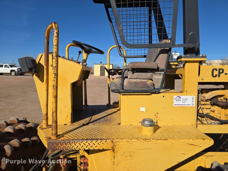 image for item DT7087 1993 Caterpillar  CP-323 single drum vibratory roller
