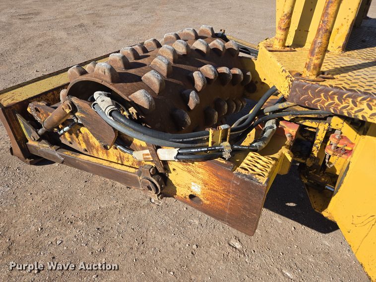 image for item DT7087 1993 Caterpillar  CP-323 single drum vibratory roller