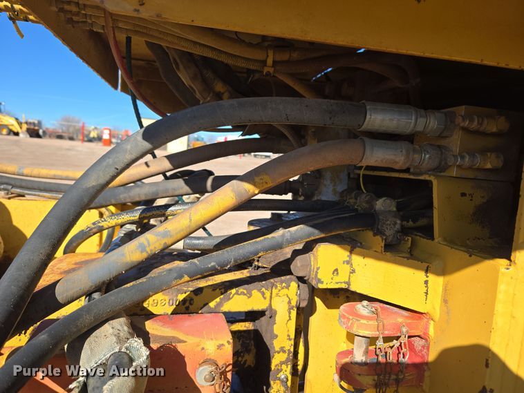 image for item DT7087 1993 Caterpillar  CP-323 single drum vibratory roller