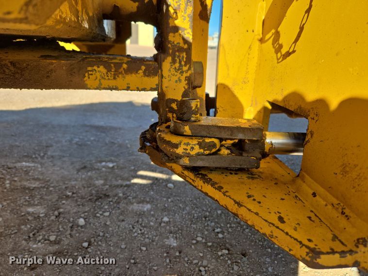 image for item DT7087 1993 Caterpillar  CP-323 single drum vibratory roller