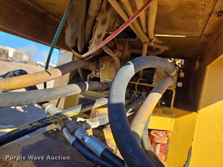 image for item DT7087 1993 Caterpillar  CP-323 single drum vibratory roller