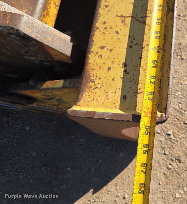 image for item DT7087 1993 Caterpillar  CP-323 single drum vibratory roller