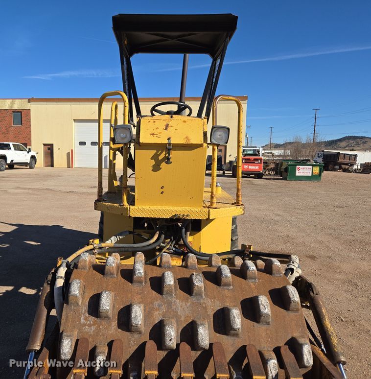 image for item DT7087 1993 Caterpillar  CP-323 single drum vibratory roller