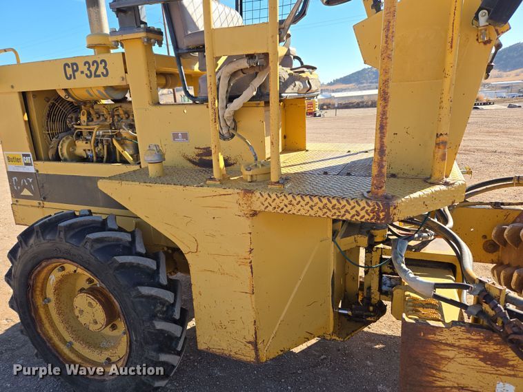 image for item DT7087 1993 Caterpillar  CP-323 single drum vibratory roller