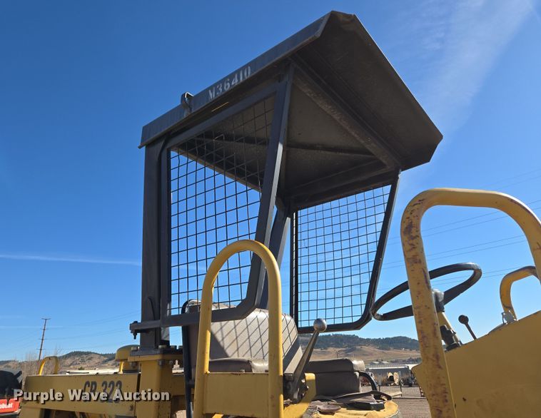 image for item DT7087 1993 Caterpillar  CP-323 single drum vibratory roller