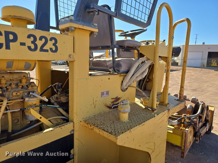 image for item DT7087 1993 Caterpillar  CP-323 single drum vibratory roller