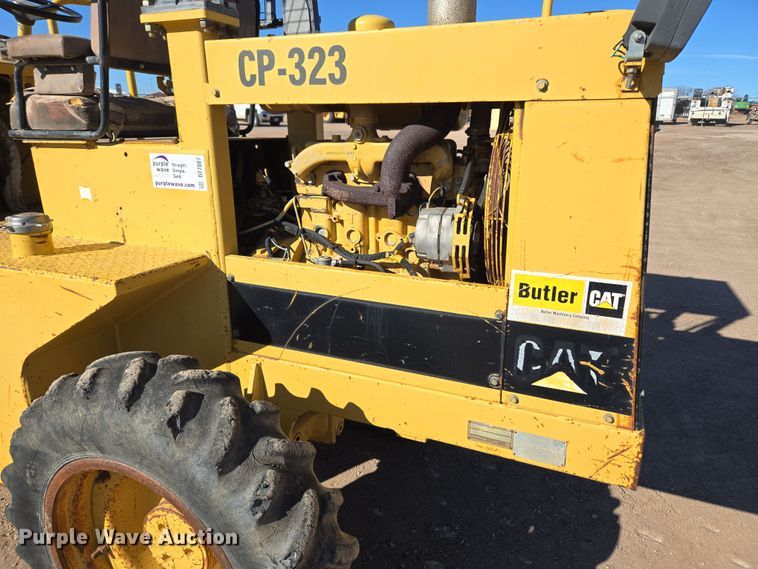 image for item DT7087 1993 Caterpillar  CP-323 single drum vibratory roller