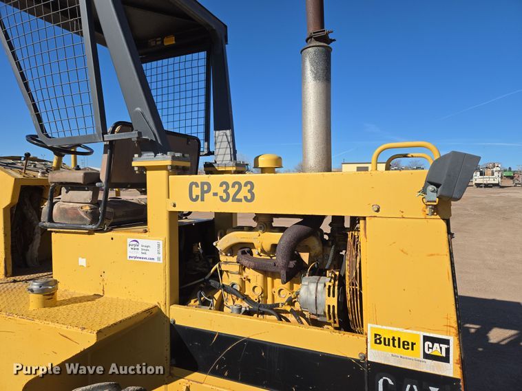 image for item DT7087 1993 Caterpillar  CP-323 single drum vibratory roller
