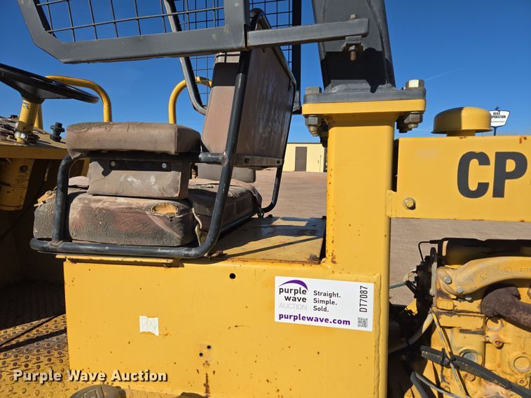 image for item DT7087 1993 Caterpillar  CP-323 single drum vibratory roller