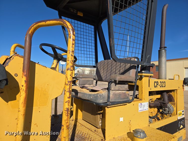 image for item DT7087 1993 Caterpillar  CP-323 single drum vibratory roller