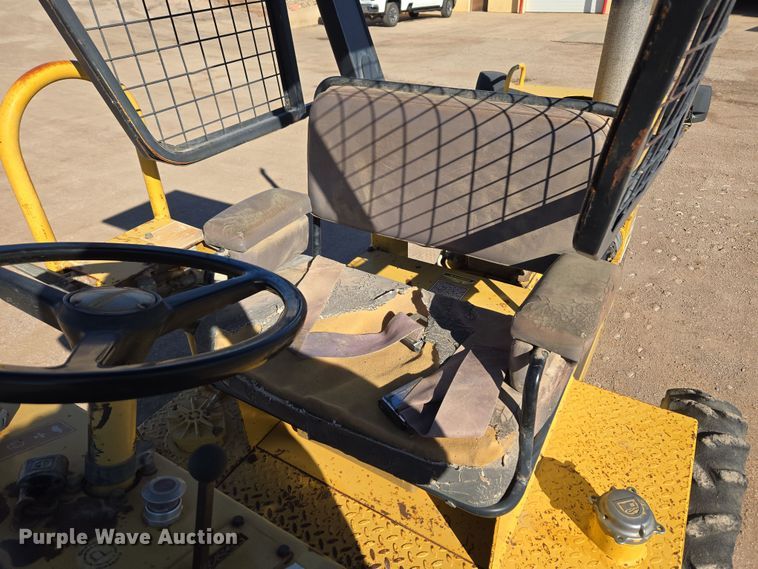 image for item DT7087 1993 Caterpillar  CP-323 single drum vibratory roller