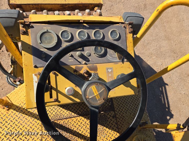 image for item DT7087 1993 Caterpillar  CP-323 single drum vibratory roller