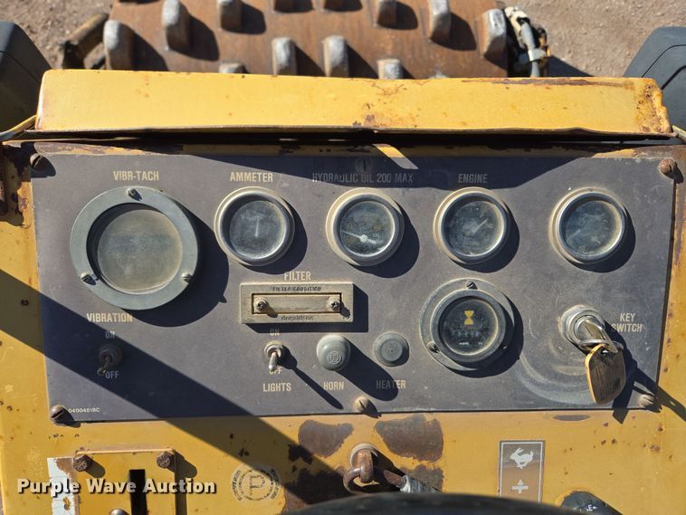 image for item DT7087 1993 Caterpillar  CP-323 single drum vibratory roller